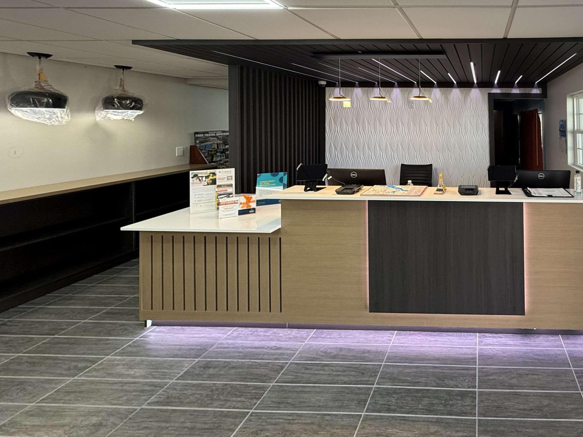 ホテル Clarion Pointe ディケーター エクステリア 写真